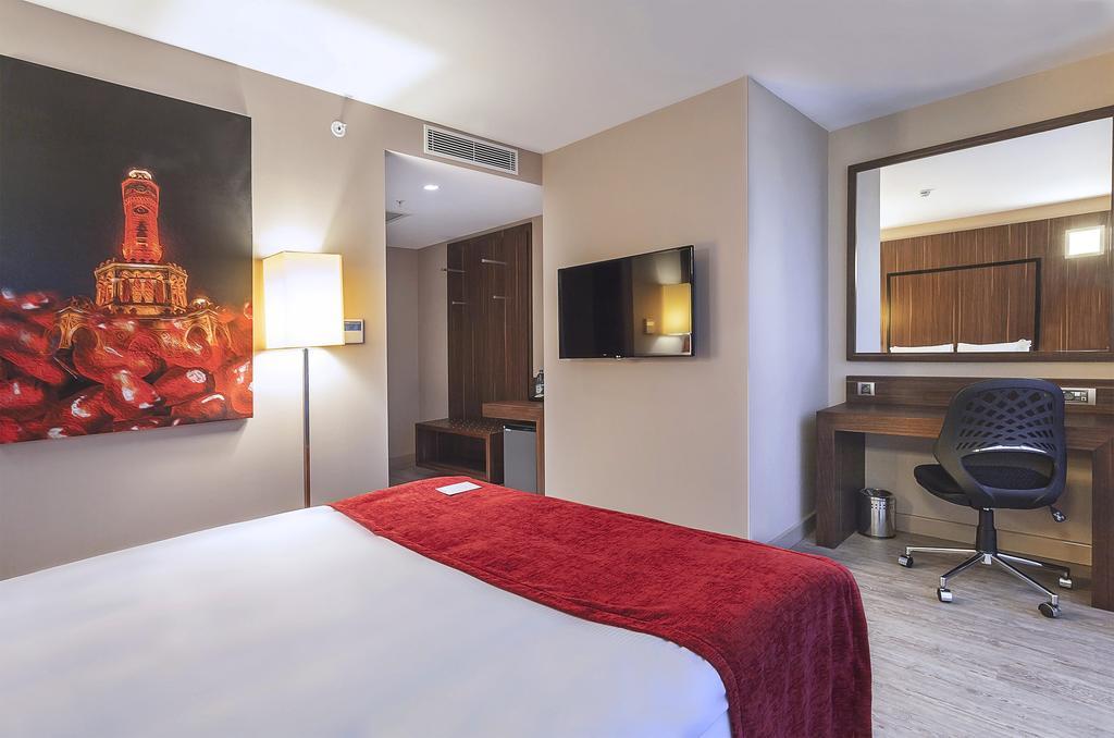 Ramada Encore By Wyndham Ізмір Номер фото